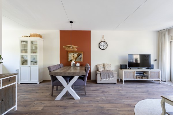 Foto - Te koop: Nette tussenwoning in het gezellige Klundert!